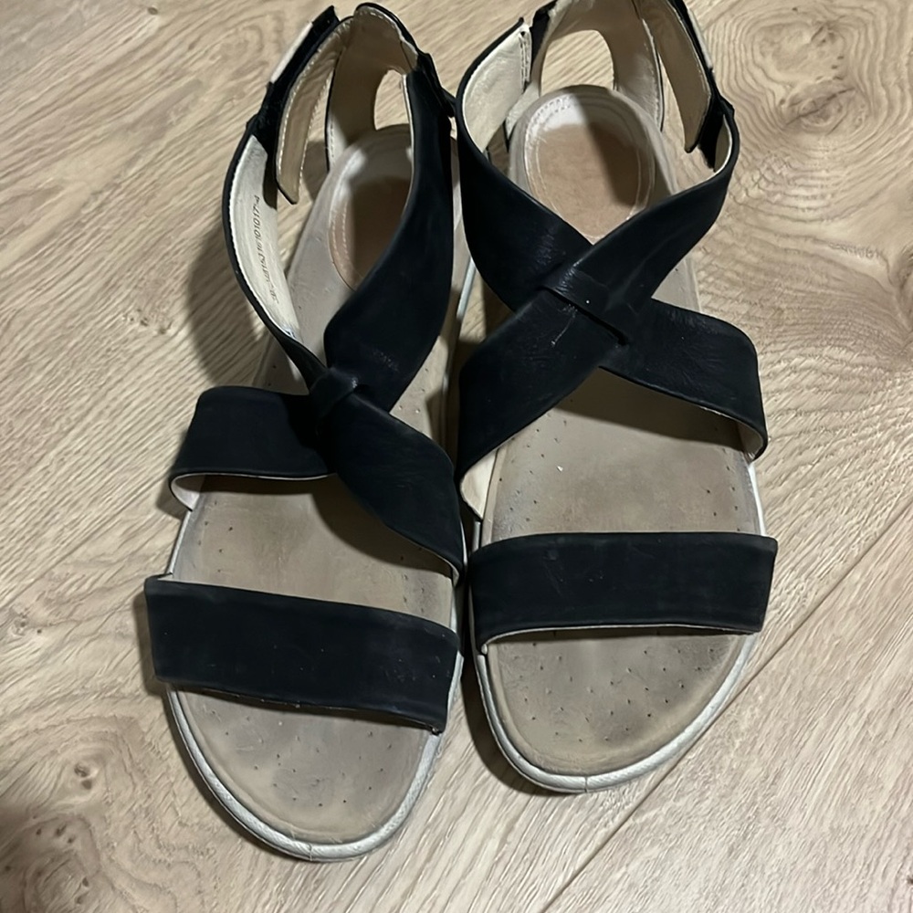 Ecco Black Suede Leather Sandals 
Rubber Soles Size 8 (39)